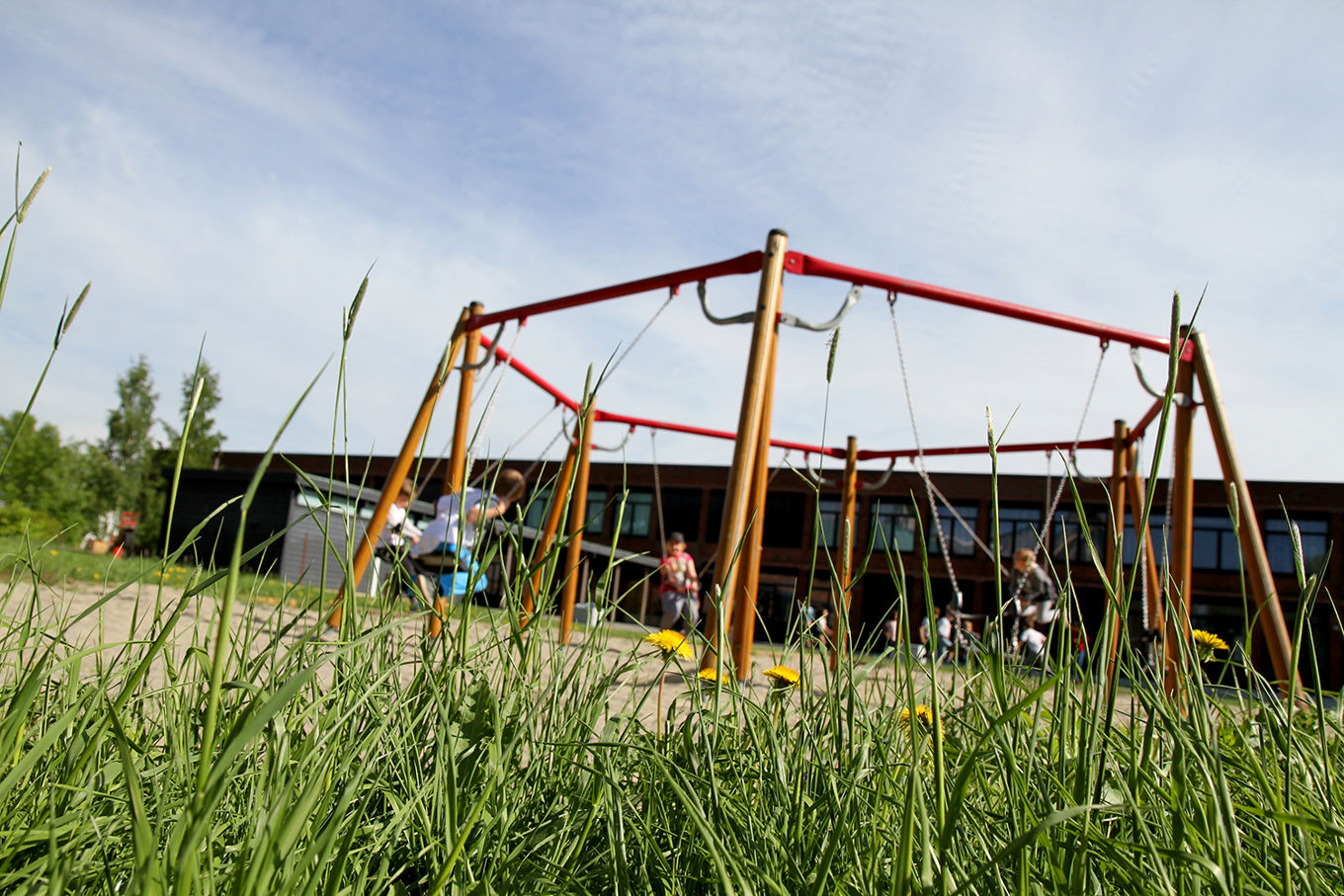 Foto: Heidi M. Skjebstad Barn på huskestativ