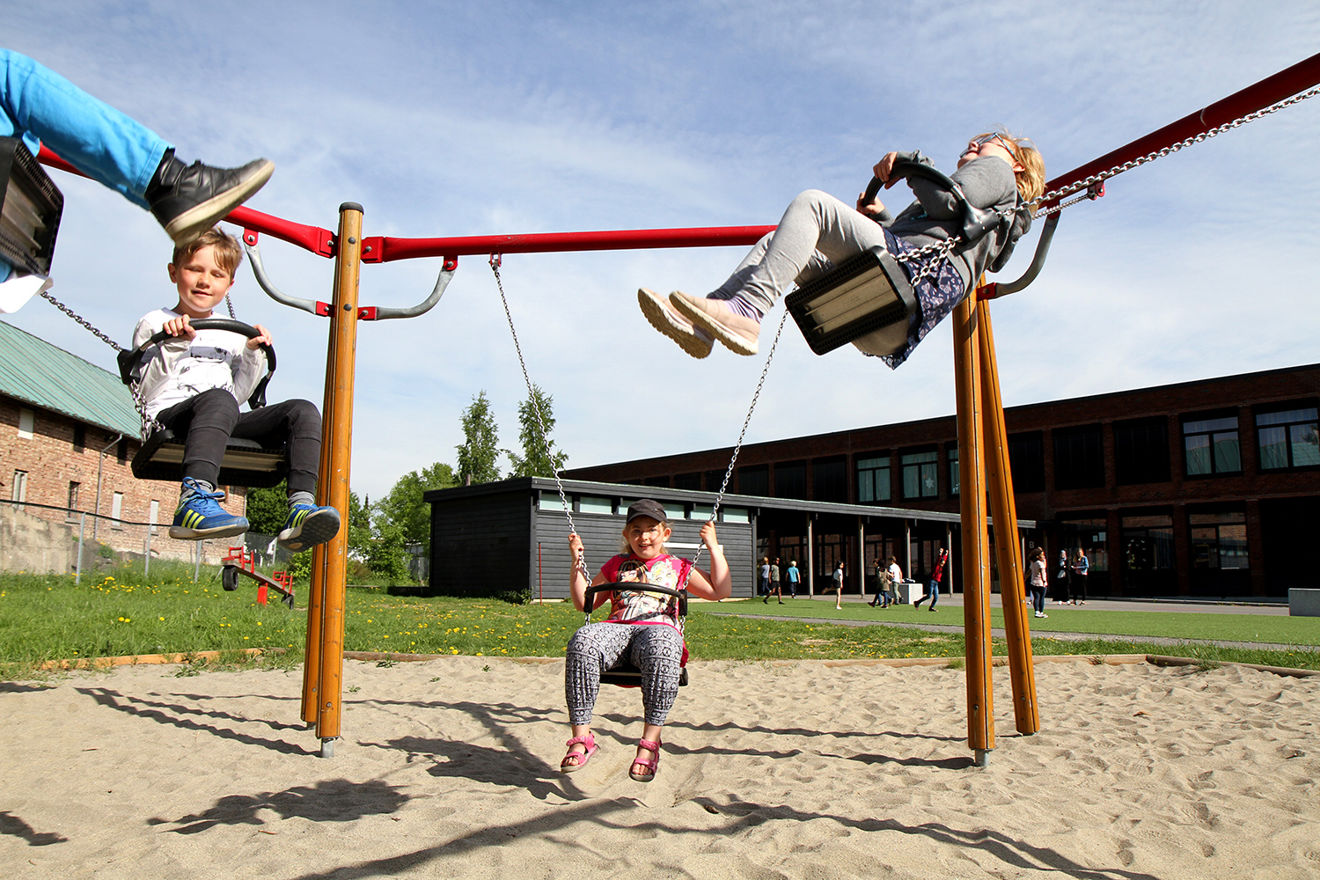 Foto: Heidi M. Skjebstad Barn på huskestativ
